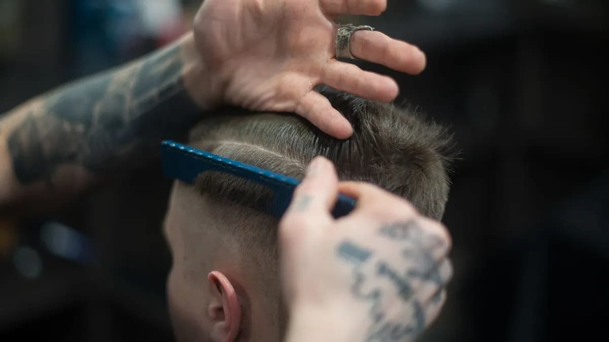 Kreatív Barber Kiegészítők: Az Ollók és Fésűk Új Generációja